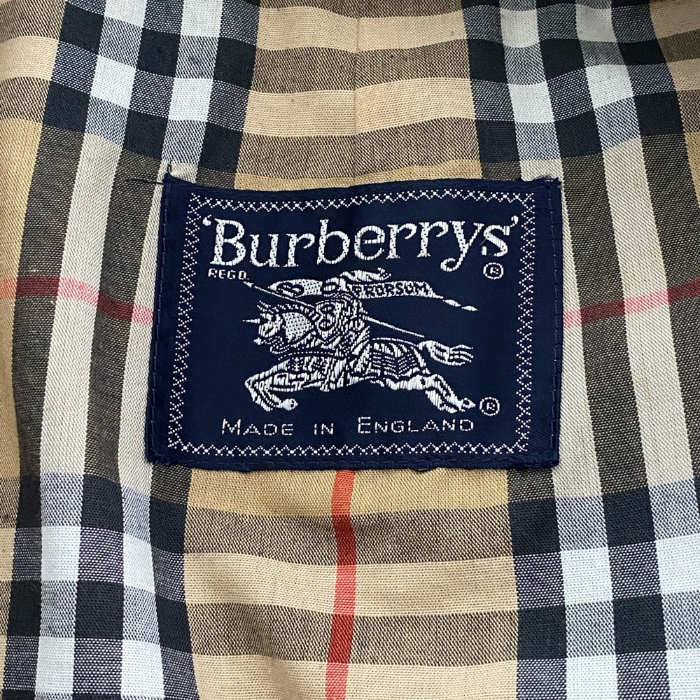 Men’s Authentic Burberry Raincoat - Picture 5 of 8